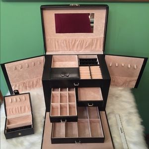 Locking Jewelry Storage & Organizer NWOT